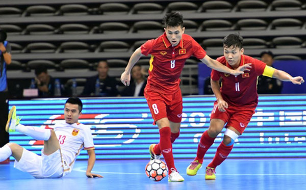 Futsal là gì? Điểm khác biệt của futsal với bóng đá sân thường - NamPt Sport