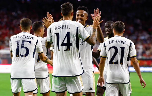 10 Đội Bóng Nổi Tiếng Chơi Trong Màu Trắng - Top Soccer Blog
