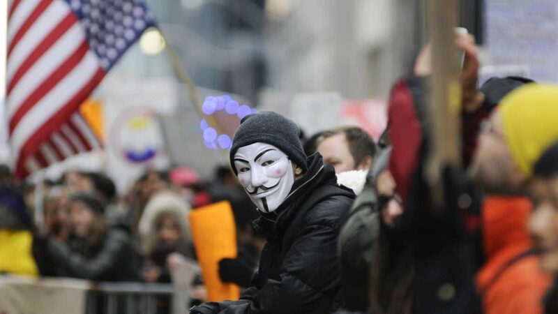 hình ảnh hacker, Anonymous trong đám đông