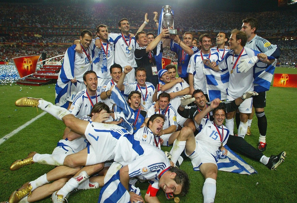18 năm sau chiến thắng Euro 2004 của Hy Lạp, khi những "kẻ vô đạo đức" trở thành thần thánh